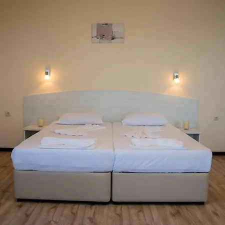 Toma's - Front מלון