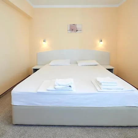 Toma's - Front צרבו