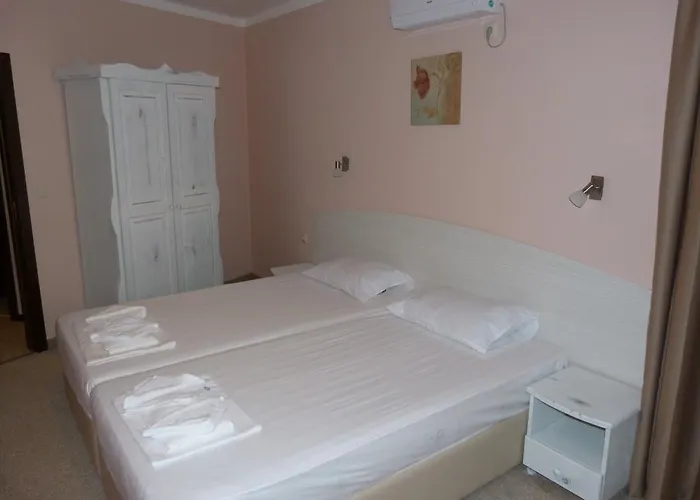 Hotell Toma's - Front 2*