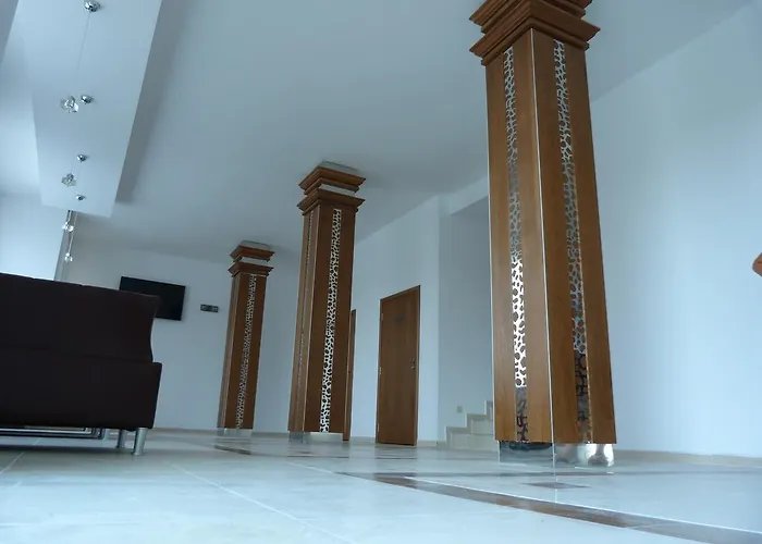 Hotell Toma's - Front