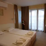 Hotel Toma's - Front