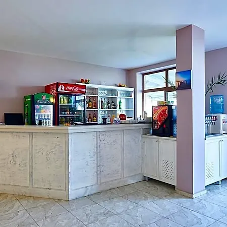 Toma's - Front Hotel 2*