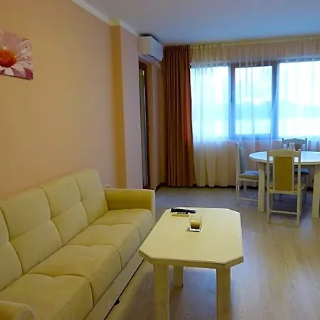 Toma's - Front Hotel 2*