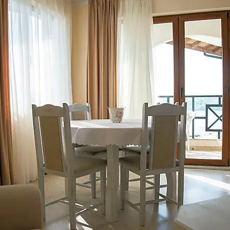 Hotel Toma's - Front