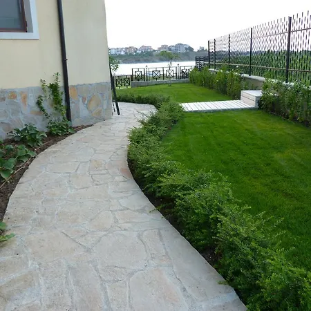 Toma's - Front Zarewo