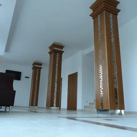 Hotel Toma's - Front