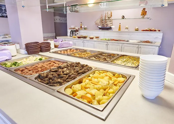 Toma's - Front Hotel 2*