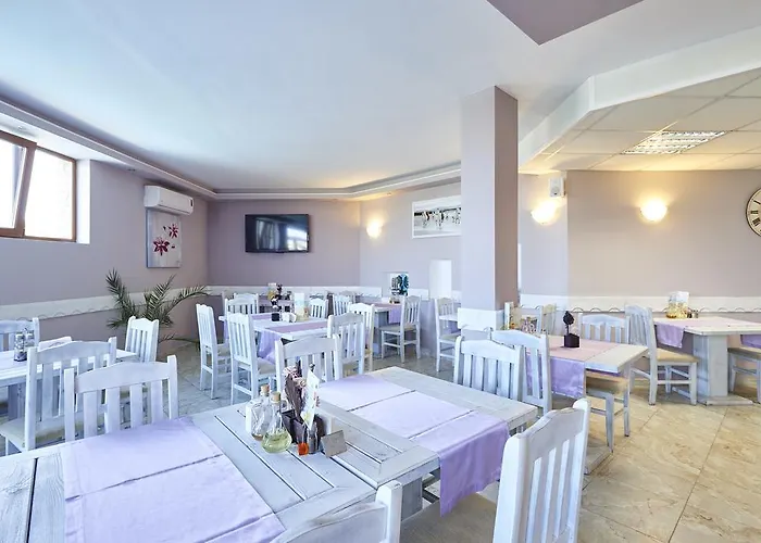 Toma's - Front Hotel Zarewo