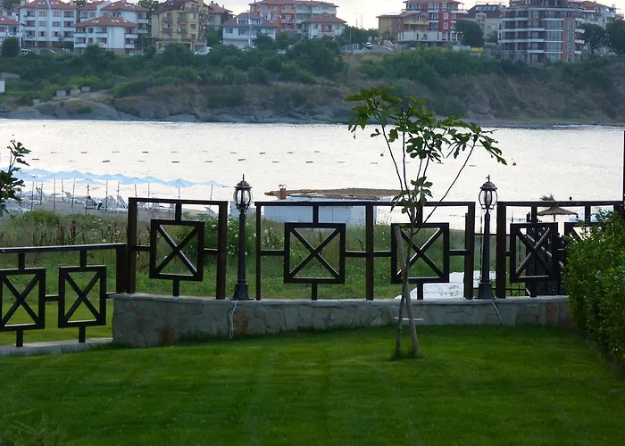 Hotel Toma's - Front