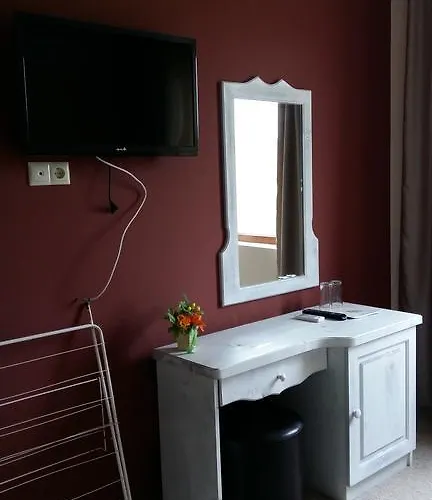 Toma's - Front Hotel 2*